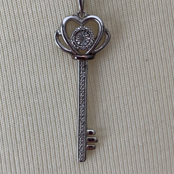 NEW Diamond Silver (Sterling) Key Pendant Necklace 10k - Picture 8 of 10